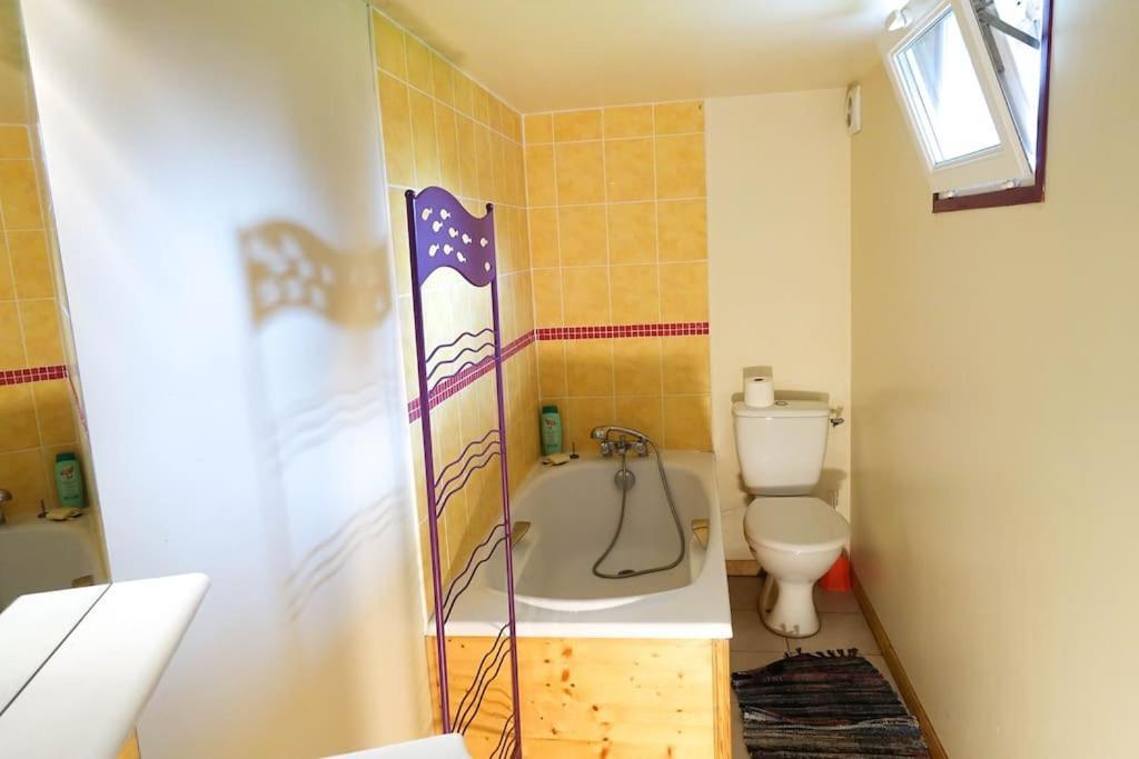 Gite Au Coeur D'Une Residence D'Artiste Saint-Aubin-de-Bonneval Exterior foto