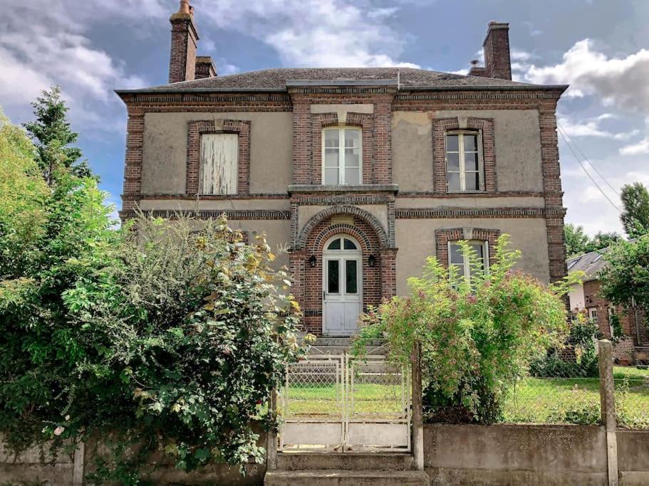 Gite Au Coeur D'Une Residence D'Artiste Saint-Aubin-de-Bonneval Exterior foto